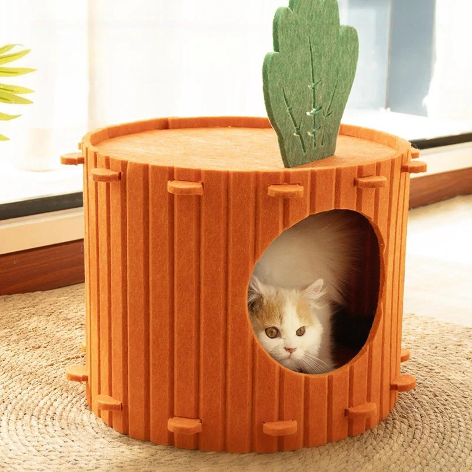 Carrot-Shaped Felt Cat Bed - Semi-Enclosed Hideaway for Small Pets